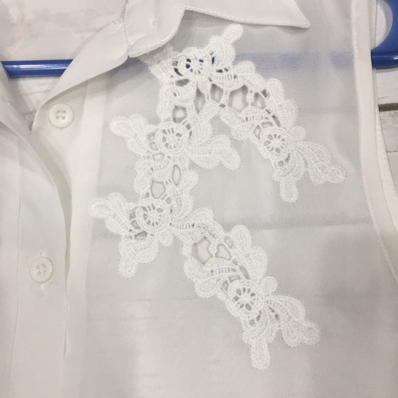 Kirra brand sheer sleeveless button down tunic - Picture 3 of 6